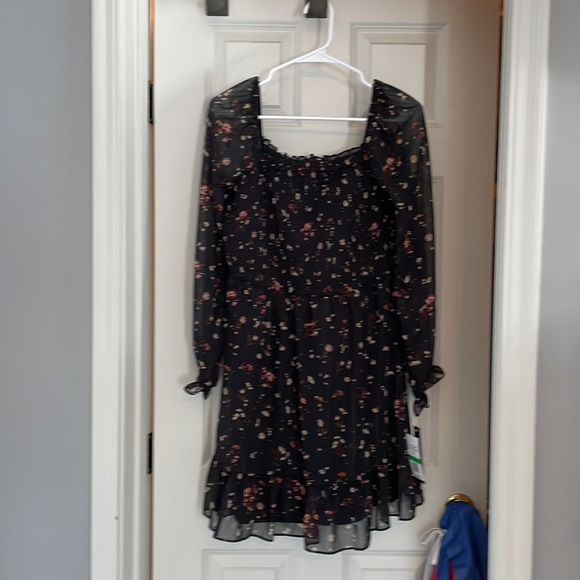 Dress - Picture 2 of 3